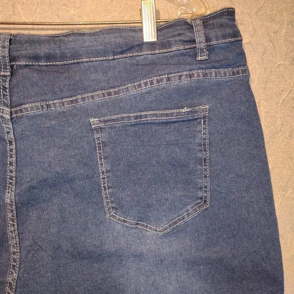 Women's  Blue Denim 5 Pocket Capri Jeans Size 5X - Picture 8 of 9